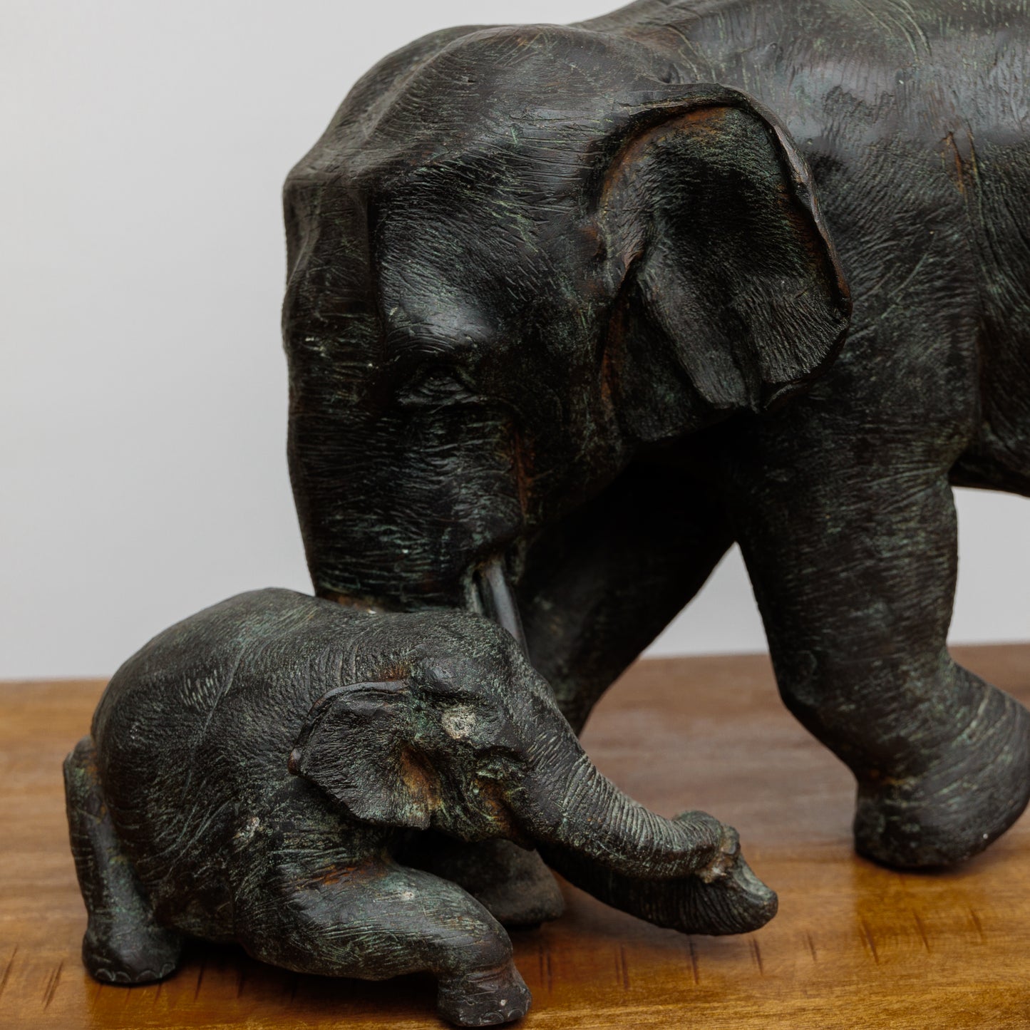 SC-006 WILDLIFE HAND-MADE BRONZE ELEPHANT FAMILY - SET 0F TWO ONE-OF-A-KIND